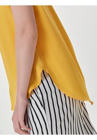 ONLY S/S SOLID NOOS PTM - T-shirt básica - yellow