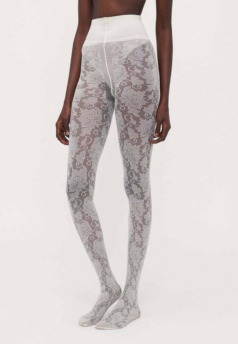 Transparente, gemusterte Strumpfhosen mit floralem Spitzenmuster in Hellgrau. Hoch geschnitten, mit einem glatten Bund und geschlossenen Zehen.