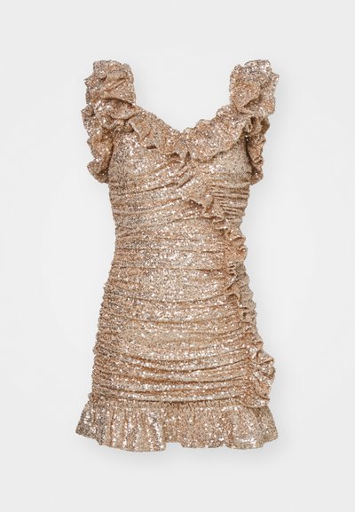 Robe courte et ajustée en tissu doré métallisé avec des sequins, dotée de bretelles à volants et d'une texture froncée sur l'ensemble.