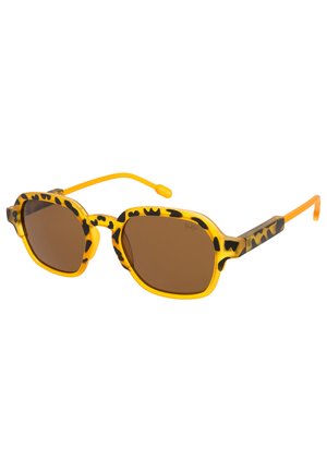 Sluneční brýle se žlutým rámem, zdobené leopardím vzorem, hnědými skly a oranžovými nohami, vyrobené z lehkého plastového materiálu.