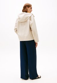 Thumbnail Image 4