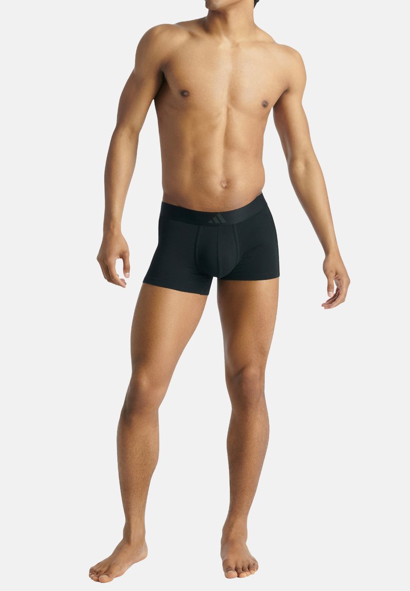 Svarta boxershorts i elastiskt tyg, med en slät yta, figursydd design och en bred midjeresår med diskret märkning.