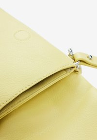 Desigual 3D LOGO HOLDER - Taštička na mobil - yellow