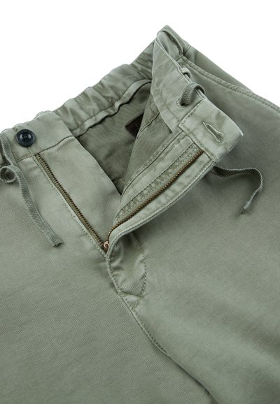 Lichtgroene broek met een elastische tailleband, ritsopening, knoopsluiting en trekkoord. Glad stof zonder zichtbare patronen of accenten.