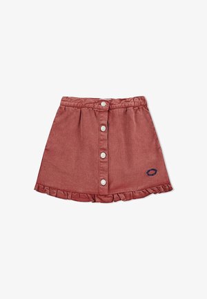 Červená denimska sukňa s predným zapínaním na gombíky, volánovým lemom a vyšívaným detailom. Má priliehavý pás a rozšírený strih.