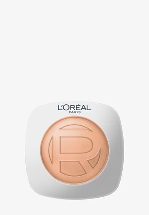 Fond de teint compact beige rond avec un "R" embossé à l'intérieur d'un boîtier blanc carré portant l'étiquette L'Oréal Paris en haut.