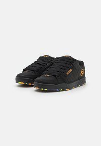 Globe TILT - Sapatilhas de skate - black/clay