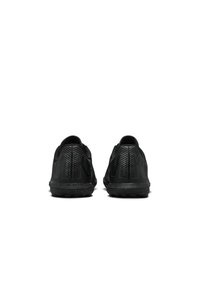Scarpe sportive nere con una tomaia texturizzata e motivo, una silhouette a profilo basso e una suola in gomma maculata.