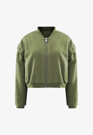 Afskåret bomberjakke i olivengrøn med lynlås foran, rund krave og polstrede skuldre. Glat stof med sømdetaljer.
