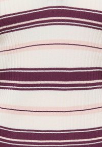 Gros plan sur un tissu côtelé avec des rayures horizontales dans des couleurs violet foncé, rose clair et crème.
