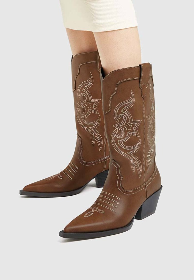 PULL&BEAR MIT STICKEREIEN Cowboy/Biker boots brown Zalando