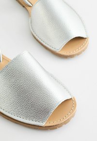 Next Sandaler - silver