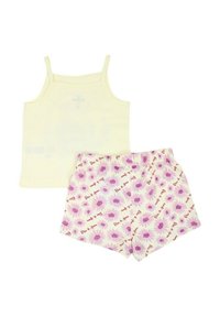 Débardeur jaune à fines bretelles, associé à un short imprimé floral rose avec des marguerites violettes et des accents de texte rouges. Tissu en coton doux.