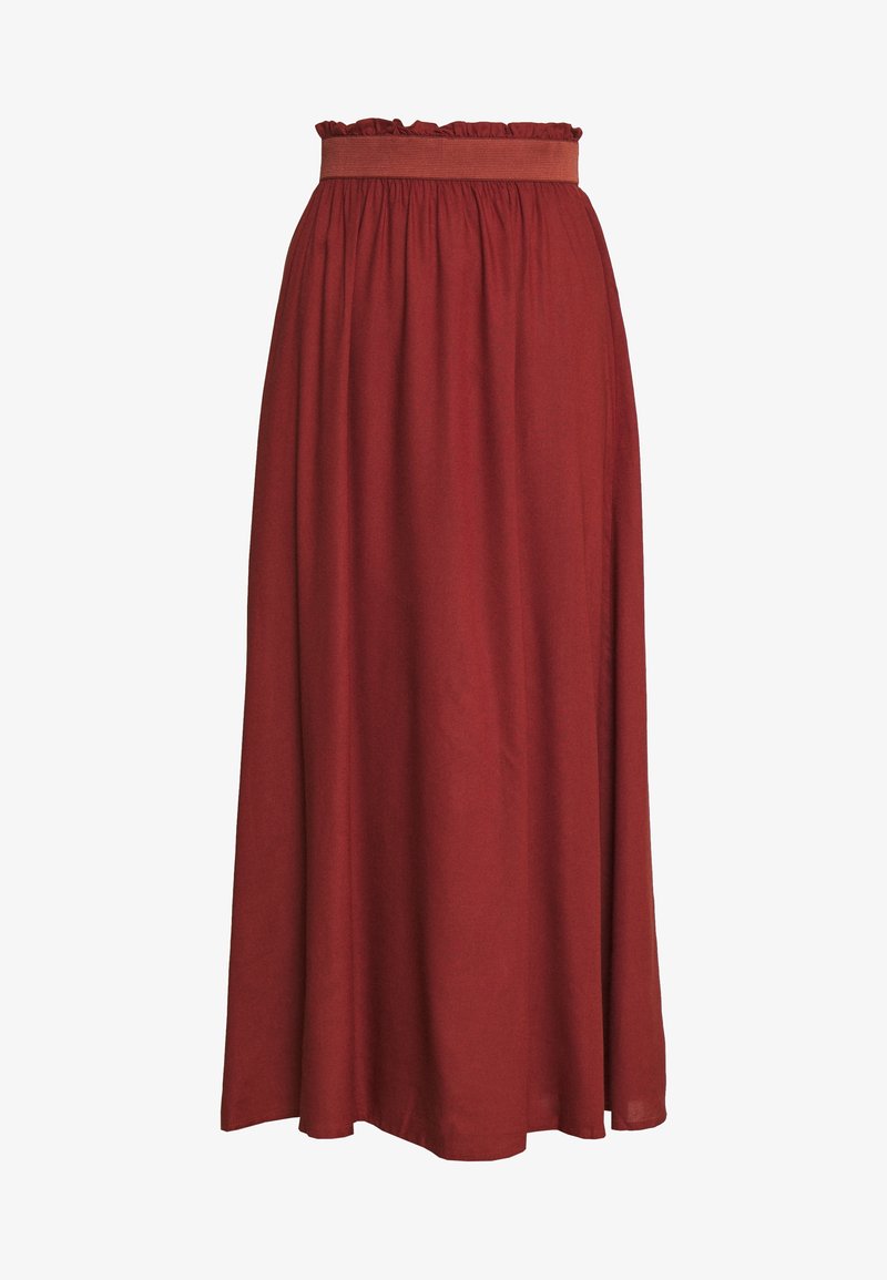 Lång, röd kjol i lättviktsmaterial, med en samlad midja med volangkant, flödande design och slät textur.