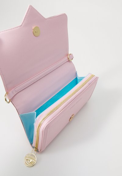 CHIARA FERRAGNI EYELIKE BAGS - Portafoglio - fairy tale