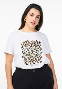 Zizzi MIT LEOPARD - Marškinėliai su spaudiniu - bright white w leo