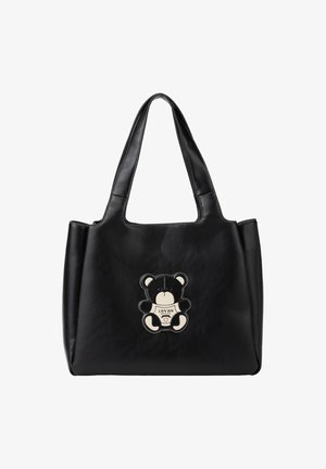 Schwarze Leder-Tote-Bag mit doppelten Griffen, versehen mit einem Teddy-Bären-Patch in Creme und Braun, akzentuiert mit kontrastierenden Nähten.
