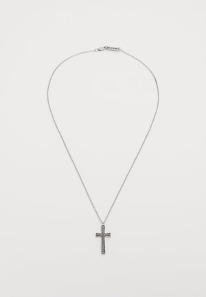 Sølvvare kæde med en struktureret korsvedhæng og et lille klapmærke indgraveret med "ICON" på en hvid baggrund.