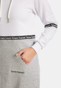 Bruno Banani MIT COLORBLOCKING BERG - Jerseykjole - weiß