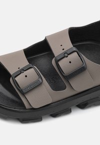 Birkenstock MOGAMI TERRA REGULAR UNISEX - Riemensandalette - apex/concrete gray