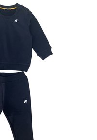 Completo in felpa e pantaloni per bambini neri, realizzato in cotone, con polsini a coste, collo a giro e un piccolo logo su entrambi i pezzi.