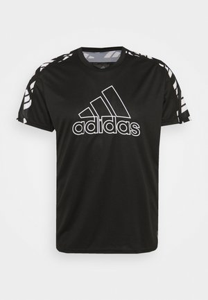 Schwarzes Adidas T-Shirt mit kurzen Ärmeln, weißem Logo vorne und weißen gemusterten Streifen entlang der Schultern und Ärmel.