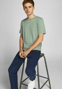 Jack & Jones JJE TEE  O-NECK  - Basic T-shirt - slate gray