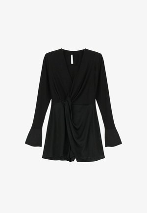 Jumpsuit nero in stile avvolgente con maniche lunghe svasate, dettaglio in vita annodato e tessuto morbido e leggero.