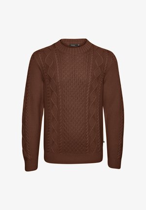 Barna kötött pulóver kerek nyakkal, texturált kötélmintával és bordázott szélekkel, vastag, meleg anyagból készült.