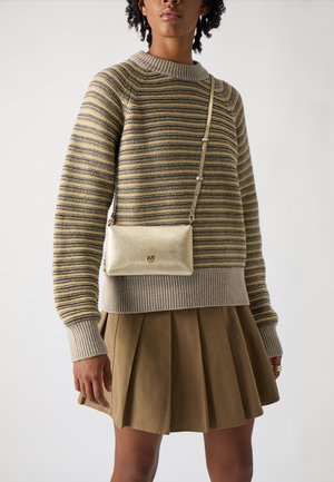 FLAT HORIZONTAL MINI - Skuldertasker - gold-coloured/sand