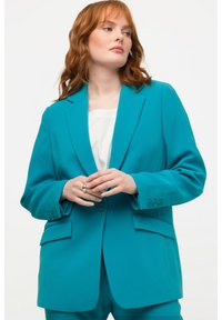 Ulla Popken COL À REVERS, POCHES À RABAT, FERMETURE BOUTONNÉE - Blazer - light blue