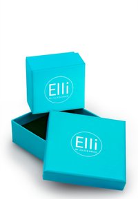 Turkise firkantede gaveæsker, en let åben, med et hvidt logo "Elli by Julie & Grace" på forsiden og grøn indvendig foring.