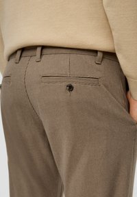 s.Oliver REGULAR - Chino - karamell