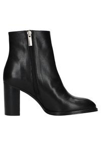 Botte noire en cuir à cheville avec un bout rond, une fermeture éclair sur le côté et un talon épais. Texture lisse et design élégant.