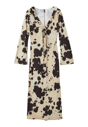 Abito a maniche lunghe in beige con grandi macchie nere. Presenta un scollo a V arricciato e una cintura regolabile in vita. Tessuto liscio.