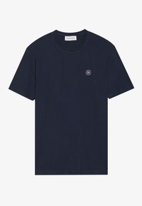 Marineblå bomulds t-shirt med korte ærmer. Har et lille kompaslogo broderet i hvidt på venstre bryst. Klassisk crew neck-design.