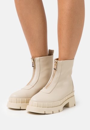 RAID Wide Fit Botines con plataforma - off-white