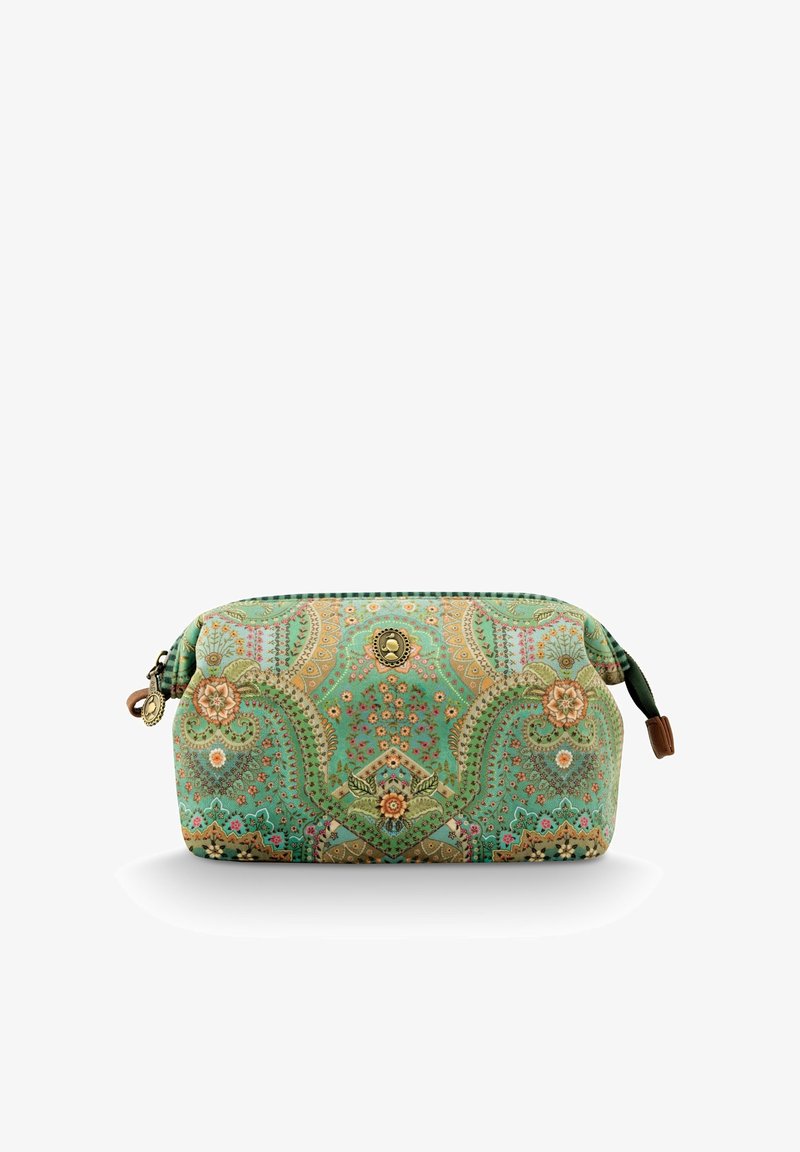 Geretarde cosmeticaetui in het groen met bloemen- en paisleymotieven. Voorzien van een ritssluiting en bronzen hardware accenten. Rondvormig.