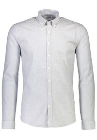 Koszula w paski, z niebieskimi i białymi pionowymi paskami, z długimi rękawami zakończonymi mankietami na guziki oraz klasycznym kołnierzykiem.