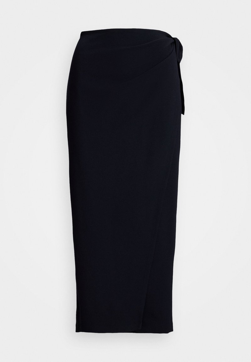 Fustă midi neagră realizată dintr-un material neted și elastic, cu un design înfoiat, legată pe o parte și cu o ușoară tăietură pentru o mișcare ușoară.