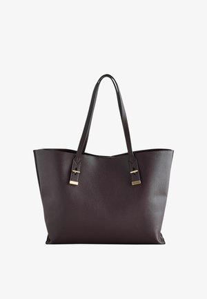 Sac cabas en cuir marron foncé avec deux longues anses et des boucles dorées sur fond blanc.