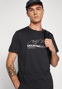 Peak Performance EXPLORE GRAPHIC TEE - T-shirts print - black