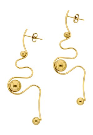 Asymmetriske øreringe i guldbelagt tråd med buede, abstrakte former og polerede sfæriske perler placeret på forskellige punkter langs hver ørering.