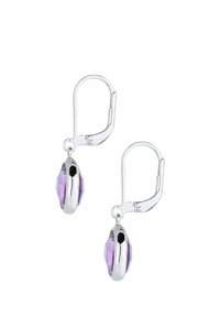 Sølvfarvede dråbeøreringe med facetterede lilla krystaller i en rund indfatning, fastgjort med hængslet lukning.