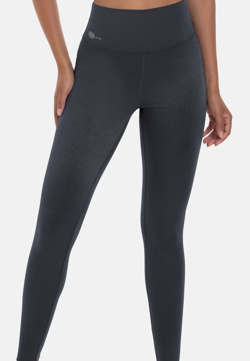 Hoch taillierte, dunkelgraue Leggings mit strukturiertem Muster. Aus dehnbarem Stoff für Komfort und Bewegungsfreiheit. Mit einem Logo in der Nähe der Taille.
