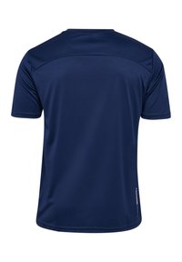 Marineblauw sportshirt met korte mouwen, ronde hals, zichtbare stiksels aan de achterkant en klein wit logo bij de onderzoom rechts.