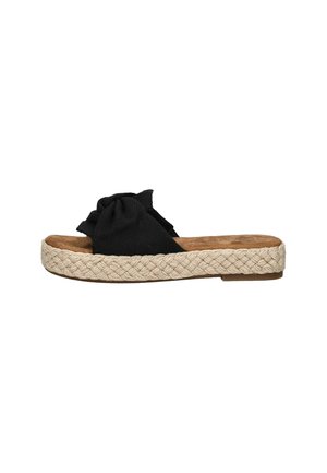 Chausson diapositive tissé noir avec un accent en tissu noué et une semelle de plate-forme en jute texturé. La semelle intérieure est rembourrée pour plus de confort.