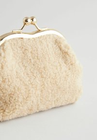 Next COIN - Clutches - neutral