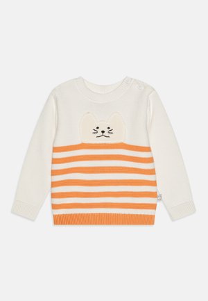 Sweater branco de malha com riscas laranja e bege, apresentando um design de rosto de gato no peito e detalhes em botão no ombro.