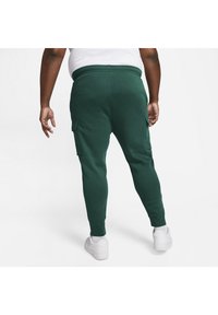 Nike Sportswear SPORTSWEAR CLUB FLEECE - Calças de fato de treino - gorge green gorge green white